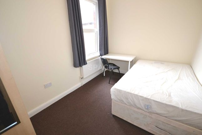 Room to rent in London Road, Reading, Berkshire