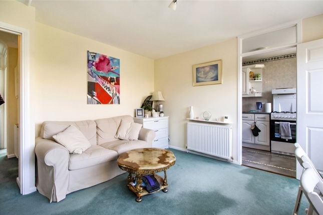 Flat 137, Goulden House, Bullen Street, London photo 3