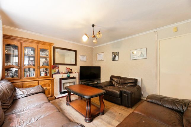 70, Dunmore, Guildford photo 4
