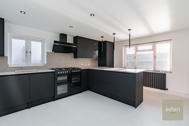 29 Heathside, Ashford photo 2