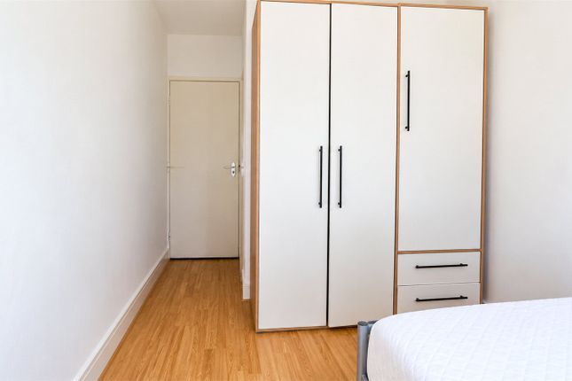 Room 3, 86, Winchelsea Road, London photo 2