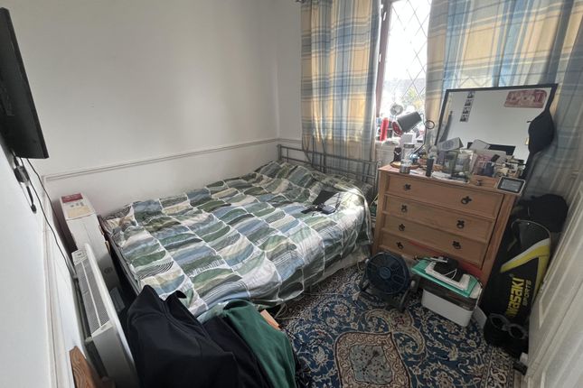 90c, Auriel Avenue, Dagenham photo 2