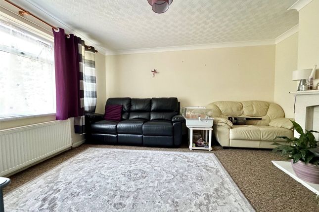51, Stopples Lane, Hordle photo 4