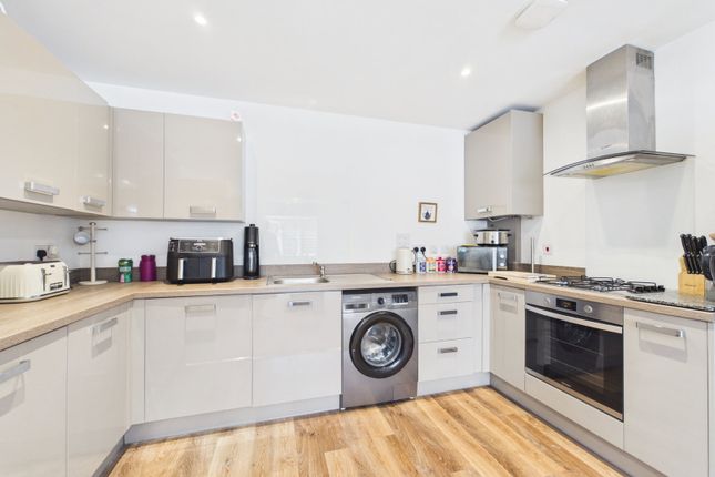 Flat 4, Florence House, 4 Lime Place, Peters Village, Rochester photo 3