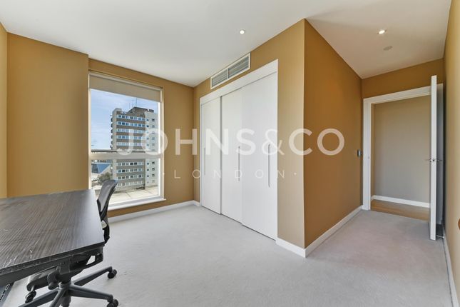 Flat to rent in Hyperion Tower, Pump House Crescent, Brentford