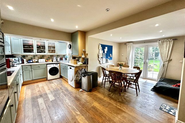 4, Park Avenue, Hampshire photo 3
