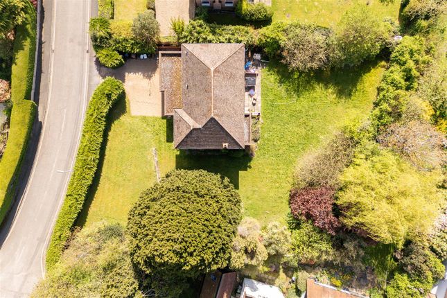 2, Yardley Close, Reigate photo 3
