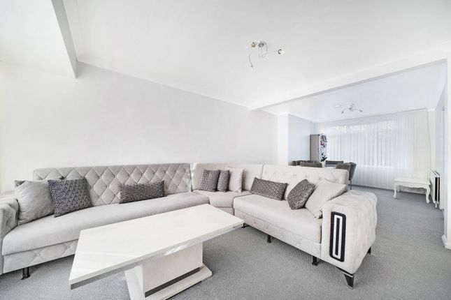 Lakeland Close, Chigwell photo 2