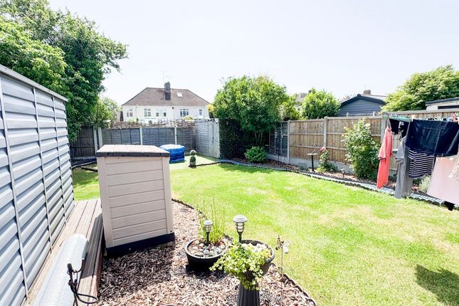 21 Jotmans Lane, Benfleet photo 4