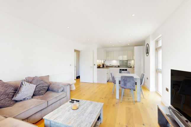 Flat 17, Oak Lodge, Watford photo 5