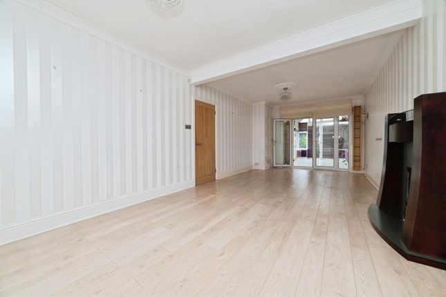 136, Carr Lane, Hull photo 3