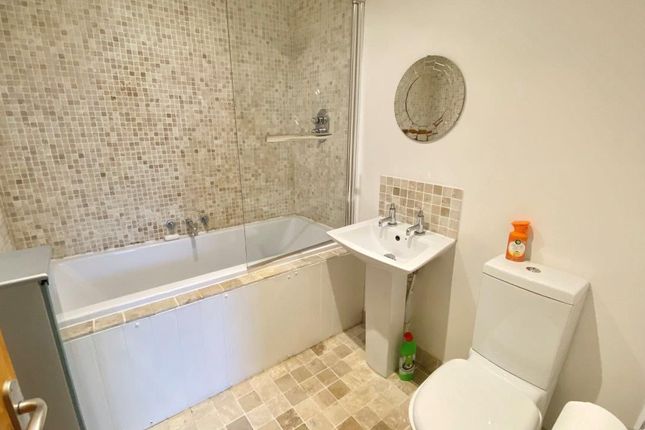 Flat 8a Barrington House, Torquay photo 3