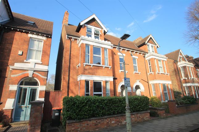 Semi-detached house to rent in Waterloo Road, Bedford