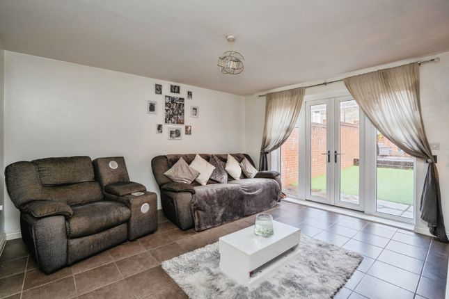 2, Tamworth Road, Waterlooville photo 3