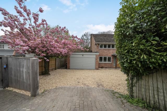 Whiteoaks,, Whiteoaks, Thatcham photo 4