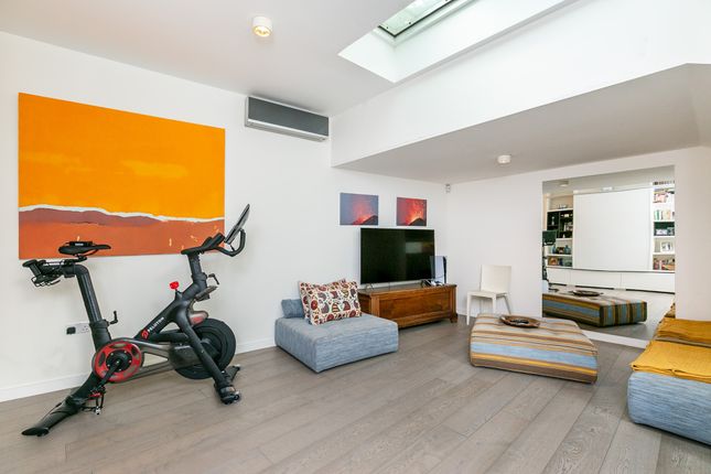 Flat A, 59, Earls Court Square, London photo 4