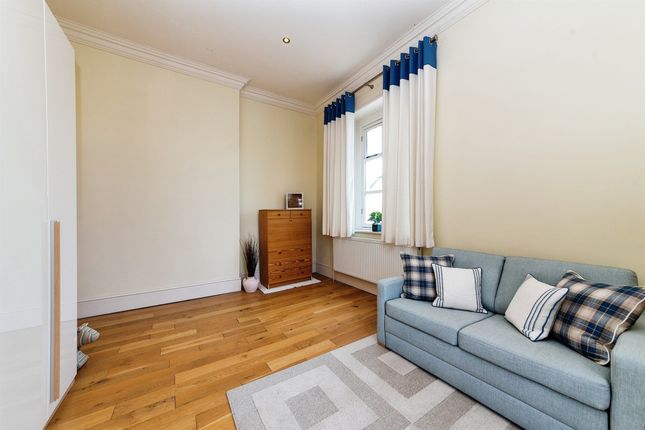 Flat for sale in Market Place, Market Deeping, Peterborough