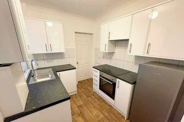 34 Station Road, Wraysbury photo 3