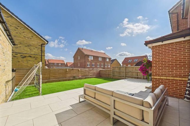 2, Tulip Close, Castleford photo 4