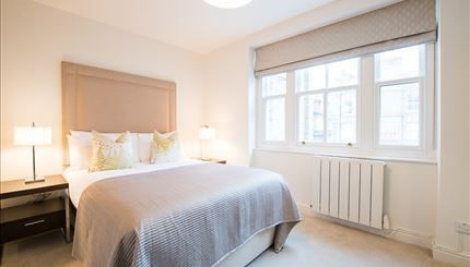 Flat to rent in Cedar House, Nottingham Place, London