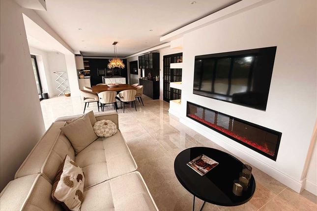 Breakfast/Entertainment Area