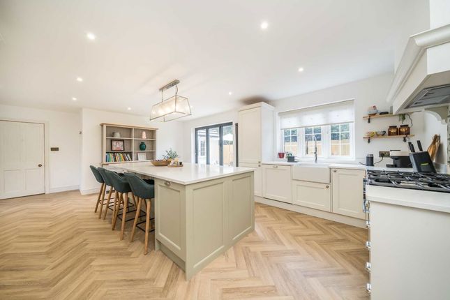 61, Hanworth Road, Hampton photo 3
