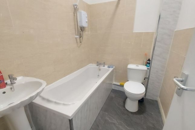 302 Girlington Road, Bradford photo 5