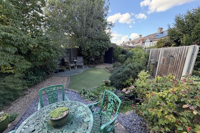 28, Brentlands Drive, Dartford photo 2