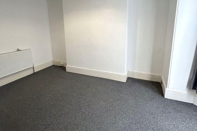 Lower Flat, 160, Park Road, Cowes photo 4