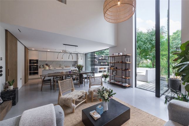 Thumbnail Property for sale in Navarino Road, London Fields