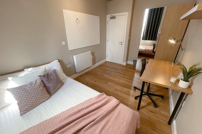 Room to rent in Hardman Street, Liverpool