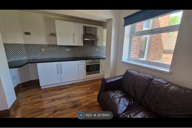 Flat to rent in Windsor Road, Newton Heath, Manchester