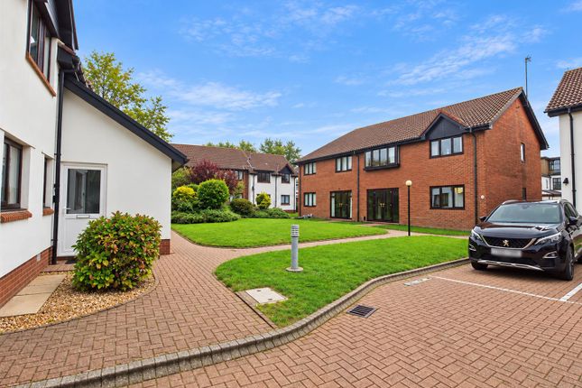 26, Seabank Court, Porthcawl photo 2