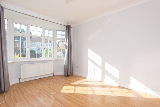 12, Fairfax Close, Walton-On-Thames photo 4