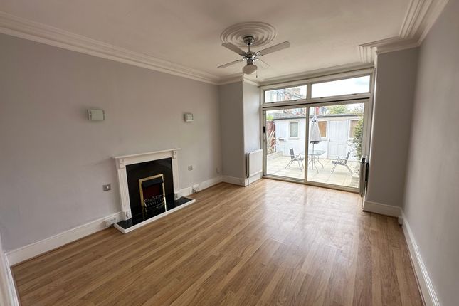 44, Elvendon Road, Bounds Green photo 3