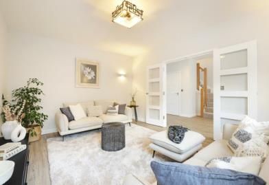 6, Chartland Close, Leatherhead photo 4