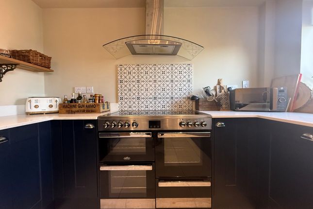 5, The Willows, Highworth photo 3