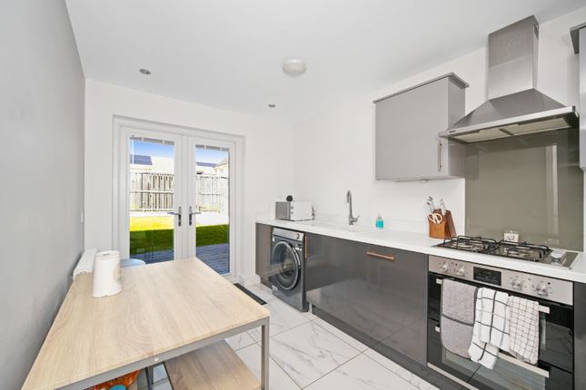 6, Lamond Crescent, Winchburgh photo 3