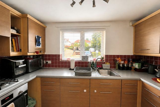 Flat 2, NEWPORT photo 4
