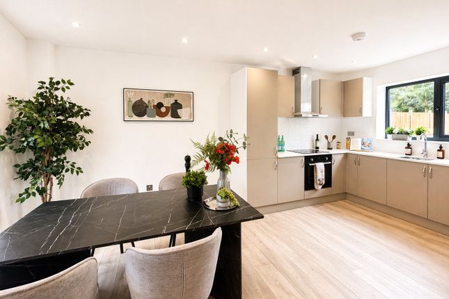 9 Sorrel Close,, Farnborough, Hampshire photo 3