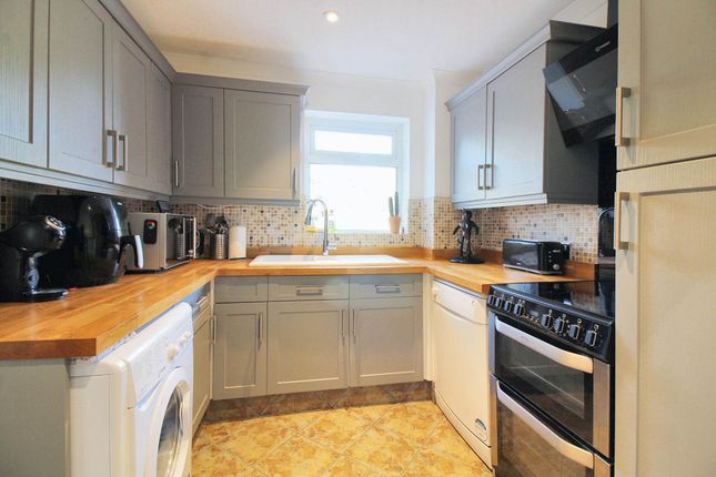 22, Deverill Road, Aylesbury photo 3