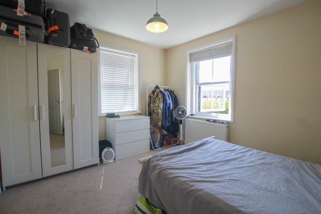 4, Station Road, Thatcham photo 5