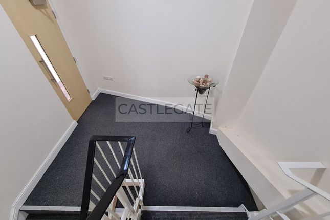 Triplex to rent in Westgate Apartments, Huddersfield
