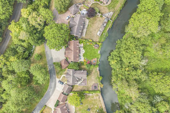 5, Dewe Lane, Burghfield, Reading photo 3