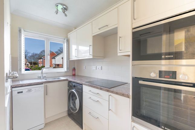 21 Dovehouse Close, Cambridge photo 3