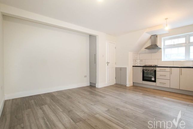 Snowdon Crescent, Hayes Middlesex photo 2