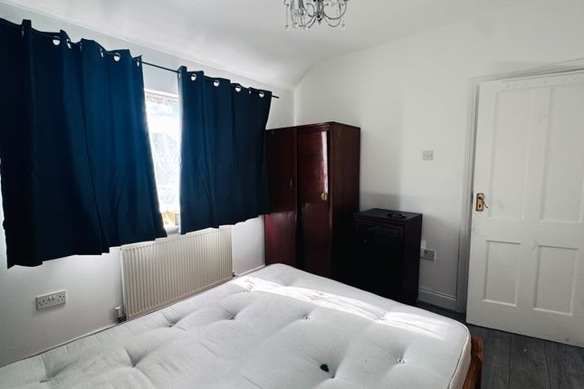 Vernon Road, Feltham photo 5