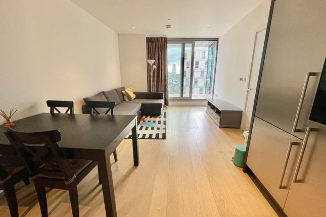 Flat to rent in Biscayne Avenue, London