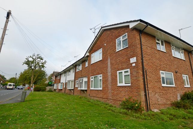 Thumbnail Flat to rent in Durford Road, Petersfield, Hampshire
