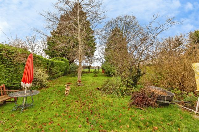35, Walton Dene, Aylesbury photo 4